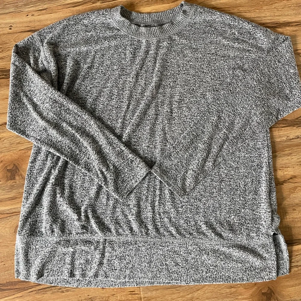 Lucky Brand women’s knit pullover. Very soft and comfy. Size‎ S/P. Gently worn.